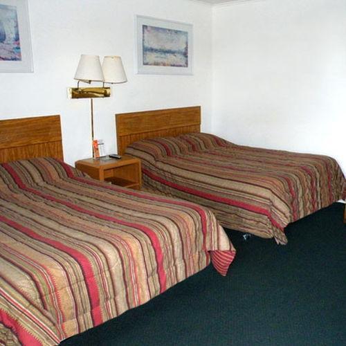 Economy Inn 凯迪拉克 客房 照片